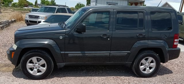 2011 LIBERTY 4X4 (3).jpg